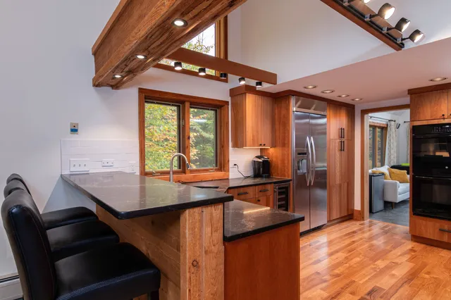 $999,000 | 17 Roundtree Road, Winhall, VT 05340