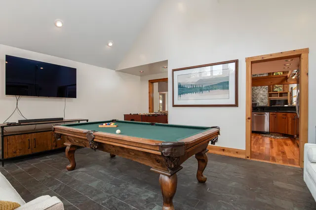 $999,000 | 17 Roundtree Road, Winhall, VT 05340