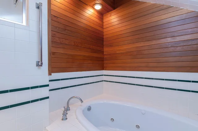 $999,000 | 17 Roundtree Road, Winhall, VT 05340