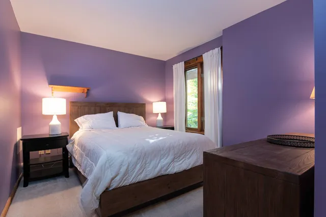 $999,000 | 17 Roundtree Road, Winhall, VT 05340