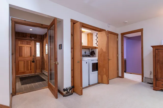 $999,000 | 17 Roundtree Road, Winhall, VT 05340