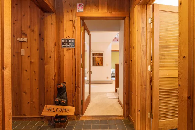 $999,000 | 17 Roundtree Road, Winhall, VT 05340