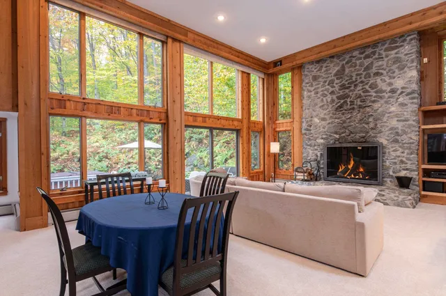 $999,000 | 17 Roundtree Road, Winhall, VT 05340