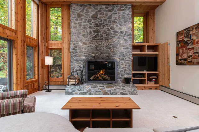 $999,000 | 17 Roundtree Road, Winhall, VT 05340