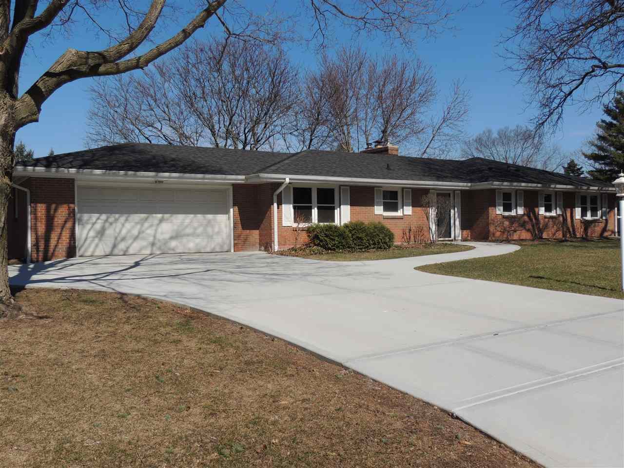 4114 Cushman Road Rockford, IL 61114 - Photo 1 of 25 a front view of house with yard and trees around