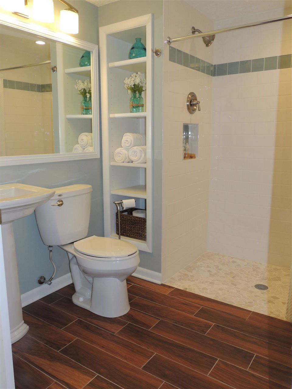 4114 Cushman Road Rockford, IL 61114 - Photo 23 of 25 a bathroom with a toilet and a shower