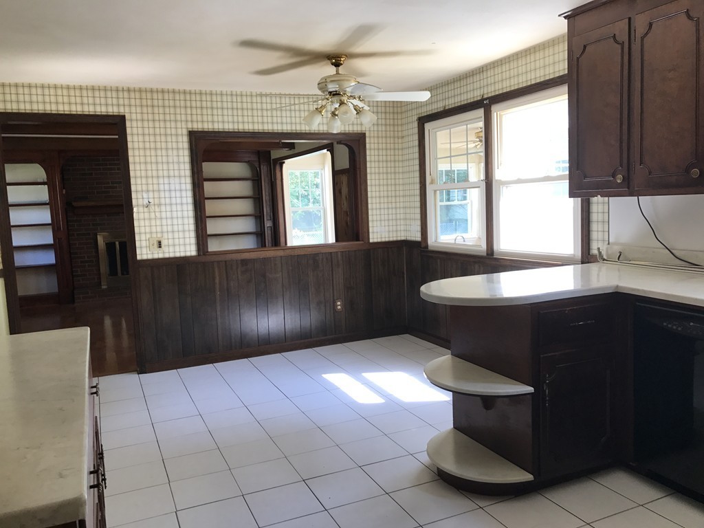 112 Hewitt Street West Springfield, MA 01089 - Photo 5 of 18 Gallery Image 5