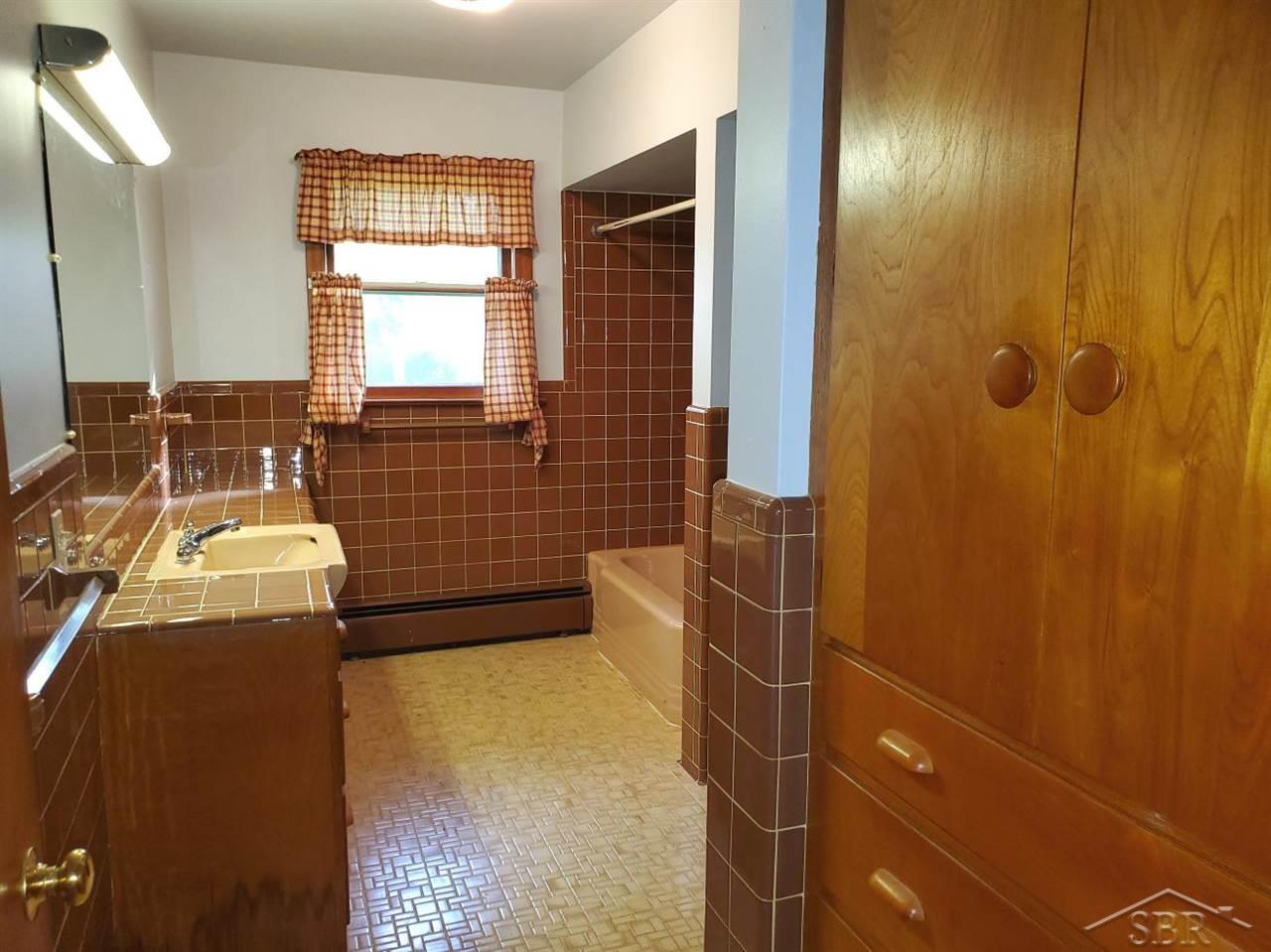 4162 South Washington Road Saginaw, MI 48601 - Photo 6 of 17 50057313-5.JPG