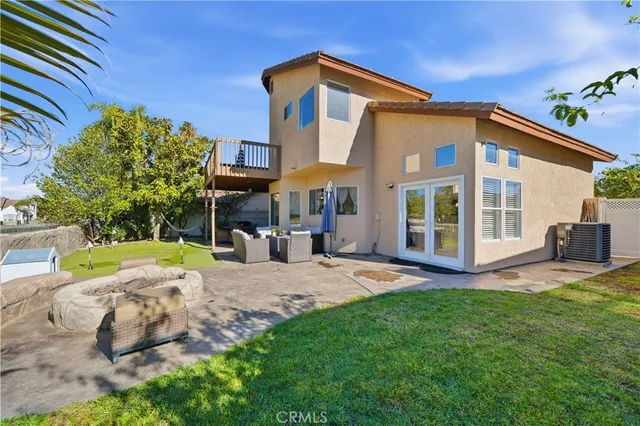 a view of a house with backyard and sitting area