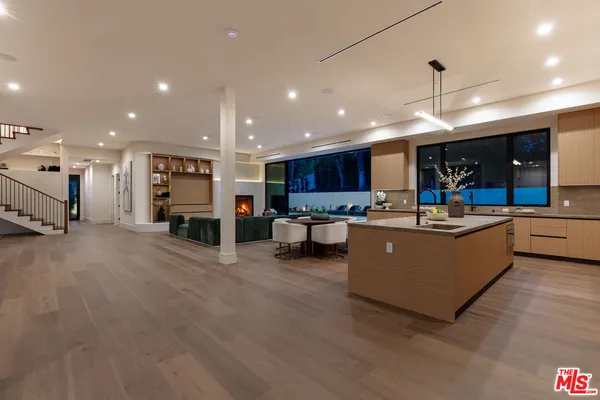 $4,499,000 | 18100 Karen Drive, Tarzana, CA 91356