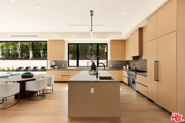 $4,499,000 | 18100 Karen Drive, Tarzana, CA 91356