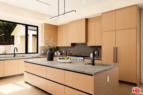 $4,499,000 | 18100 Karen Drive, Tarzana, CA 91356