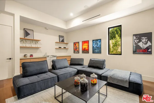 $4,499,000 | 18100 Karen Drive, Tarzana, CA 91356