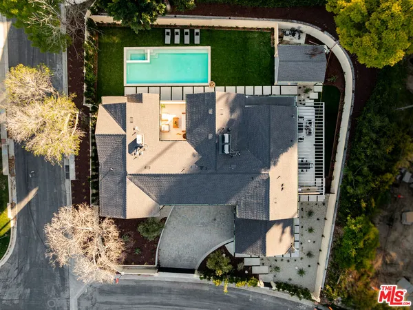 $4,499,000 | 18100 Karen Drive, Tarzana, CA 91356