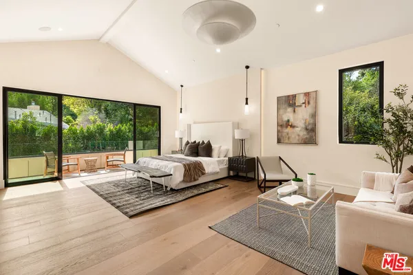 $4,499,000 | 18100 Karen Drive, Tarzana, CA 91356