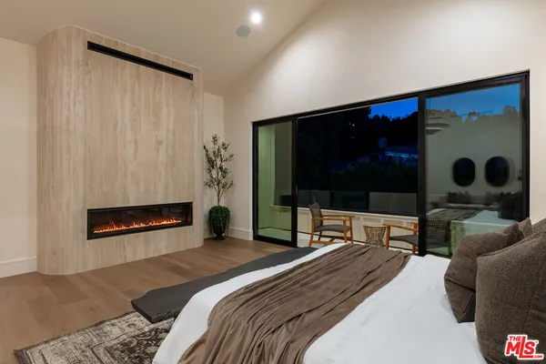 $4,499,000 | 18100 Karen Drive, Tarzana, CA 91356