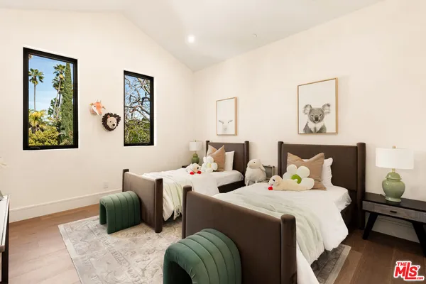 $4,499,000 | 18100 Karen Drive, Tarzana, CA 91356