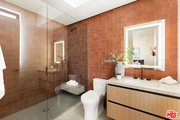 $4,499,000 | 18100 Karen Drive, Tarzana, CA 91356