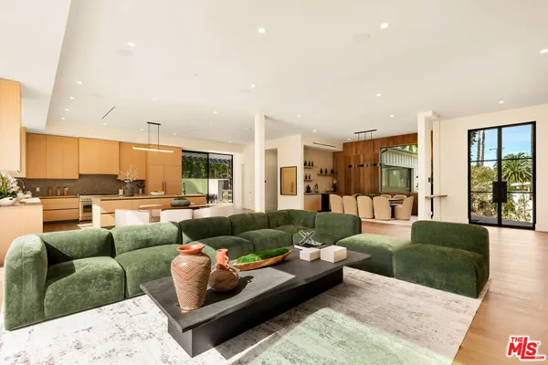 $4,499,000 | 18100 Karen Drive, Tarzana, CA 91356