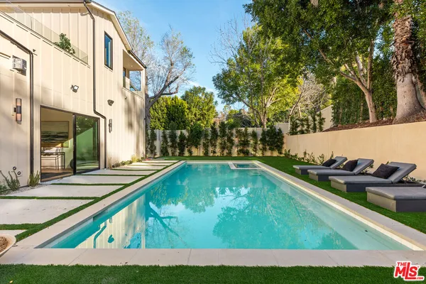 $4,499,000 | 18100 Karen Drive, Tarzana, CA 91356