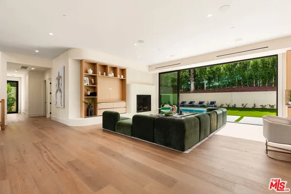 $4,499,000 | 18100 Karen Drive, Tarzana, CA 91356