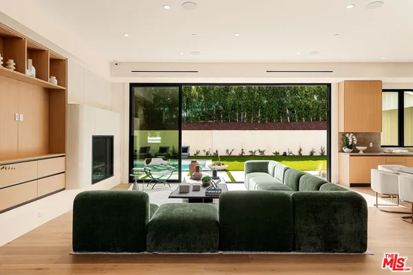 $4,499,000 | 18100 Karen Drive, Tarzana, CA 91356