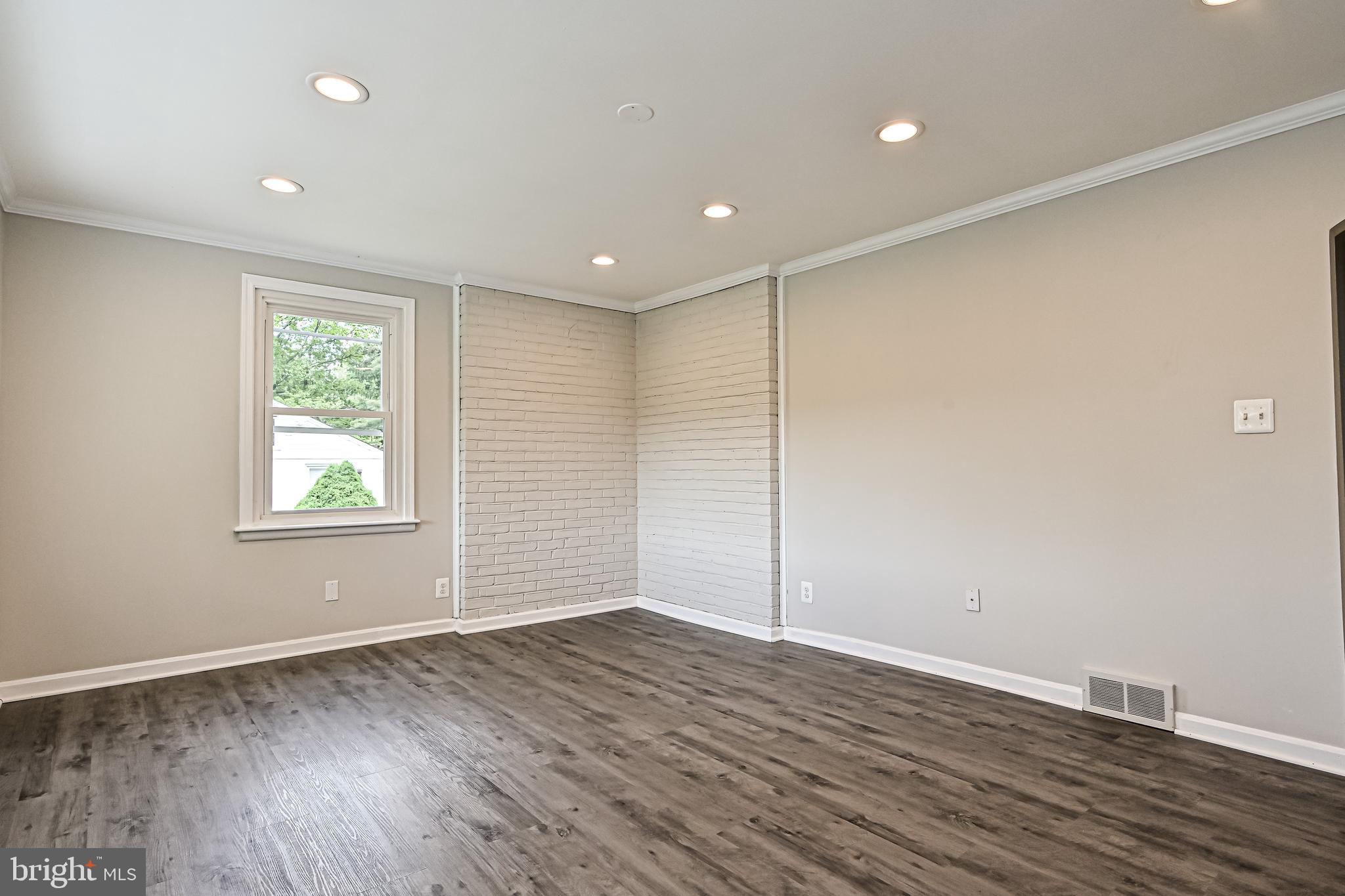 7833 Gambrill Park Road Frederick, MD 21702 - Photo 3 of 34 living room