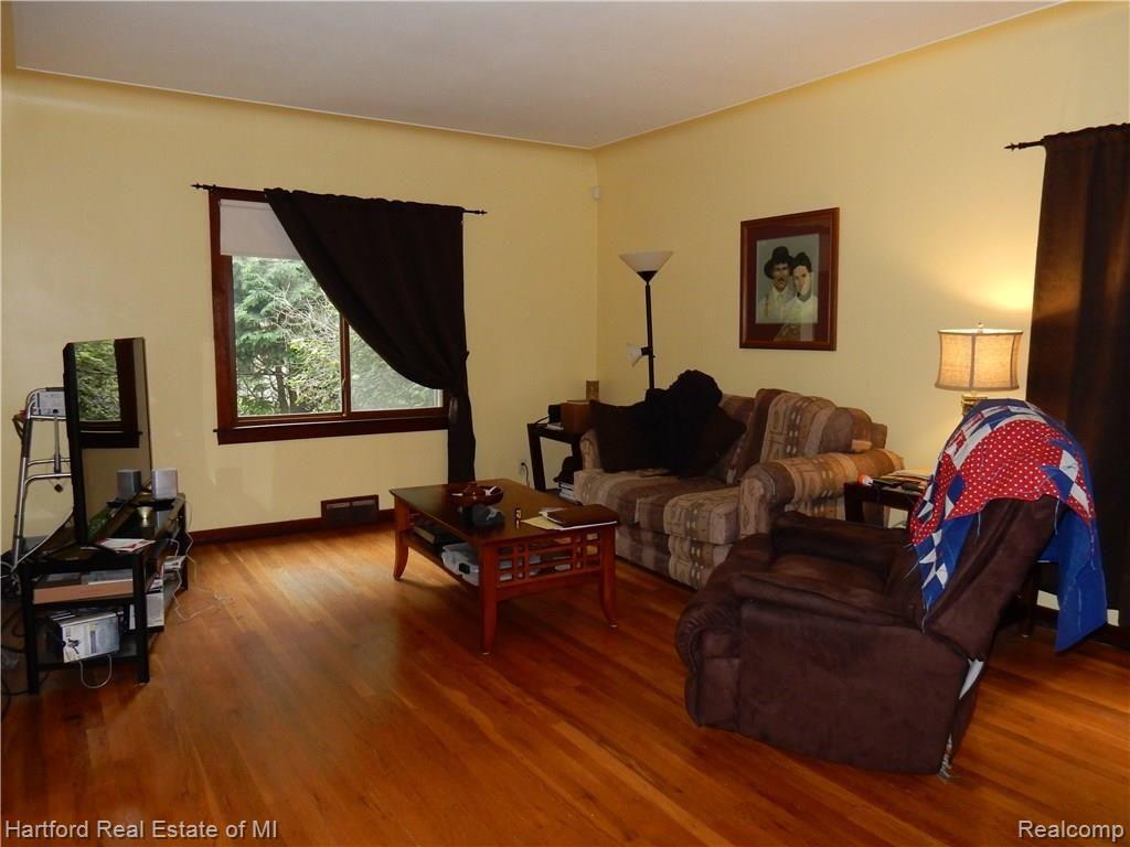 2470 Charms Road Wixom, MI 48393 - Photo 8 of 33 DSCN2127.JPG