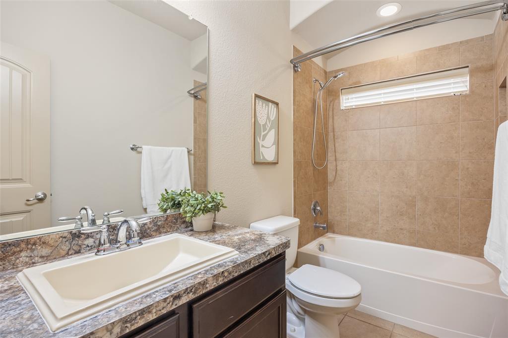 4016 Lazy River Ranch Road Fort Worth, TX 76262 - Photo 25 of 40 Guest bathroom between bedrooms 2 & 3