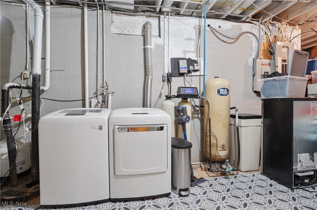 15575 Stillwell Road Huntsburg, OH 44046 - Photo 28 of 48 Laundry room with washing machine and dryer