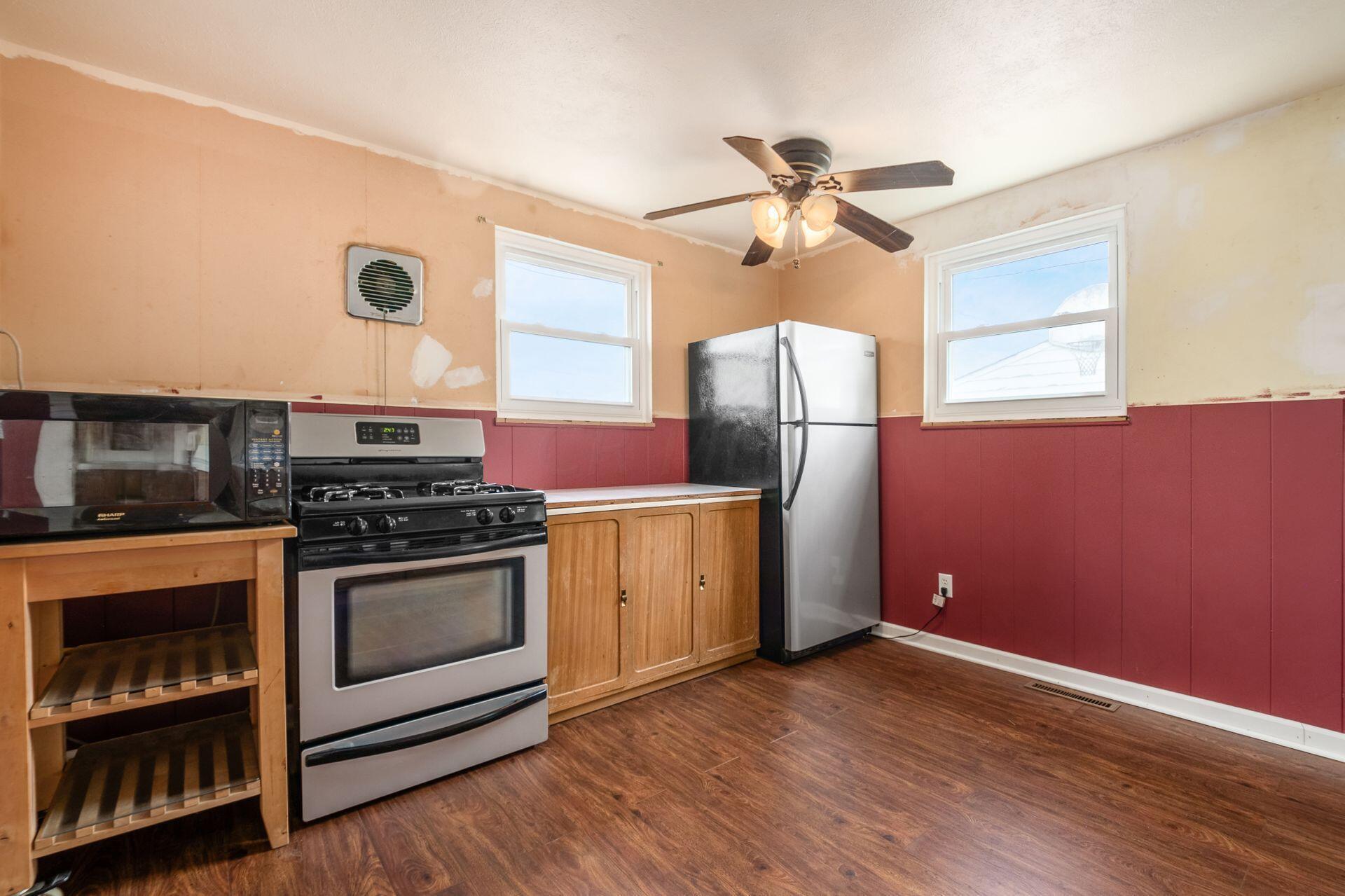 3909 Harwood Road Columbus, OH 43228 - Photo 4 of 22 020_ Rd Columbus OH 43228 USA