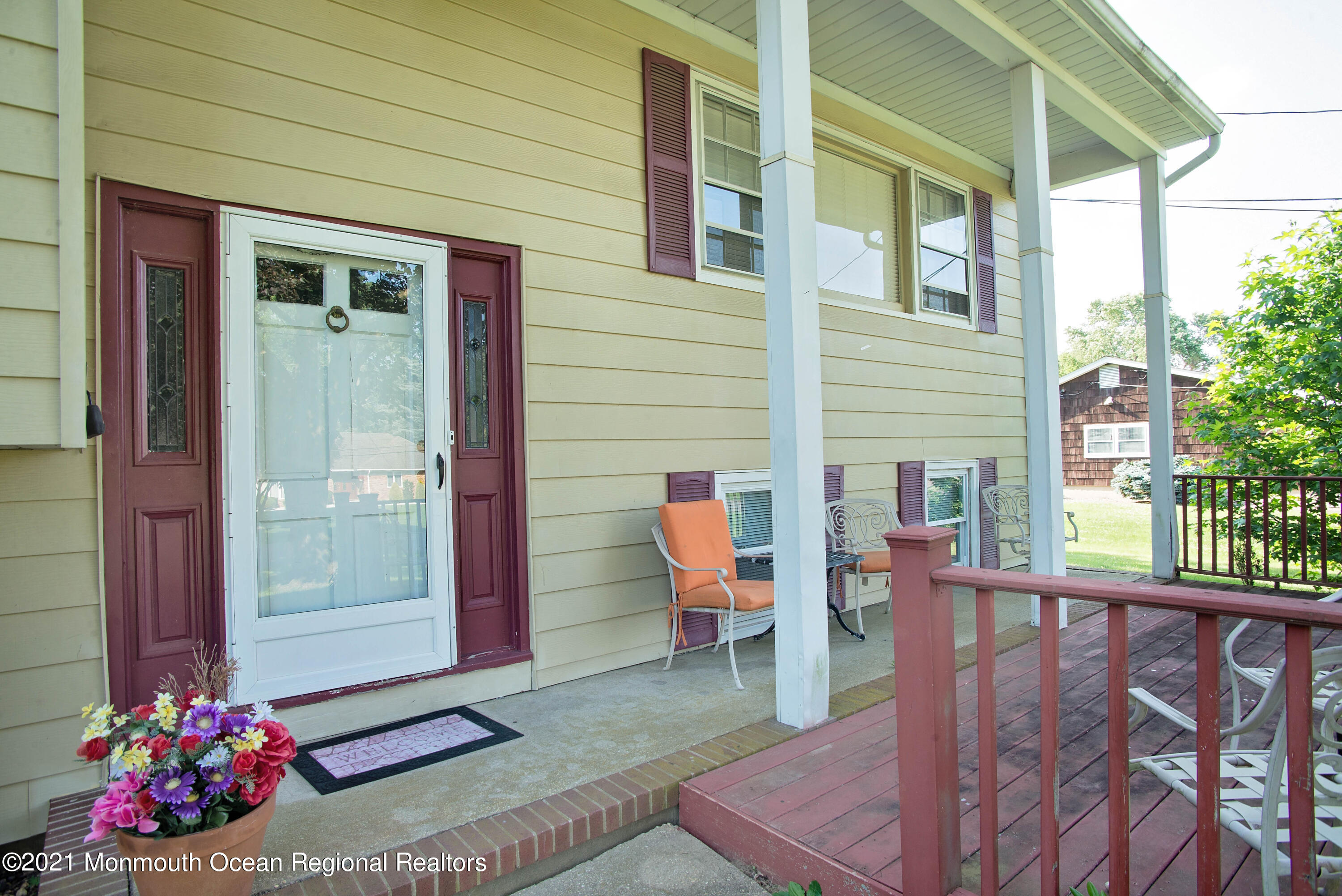 _RMJ0984 front porch