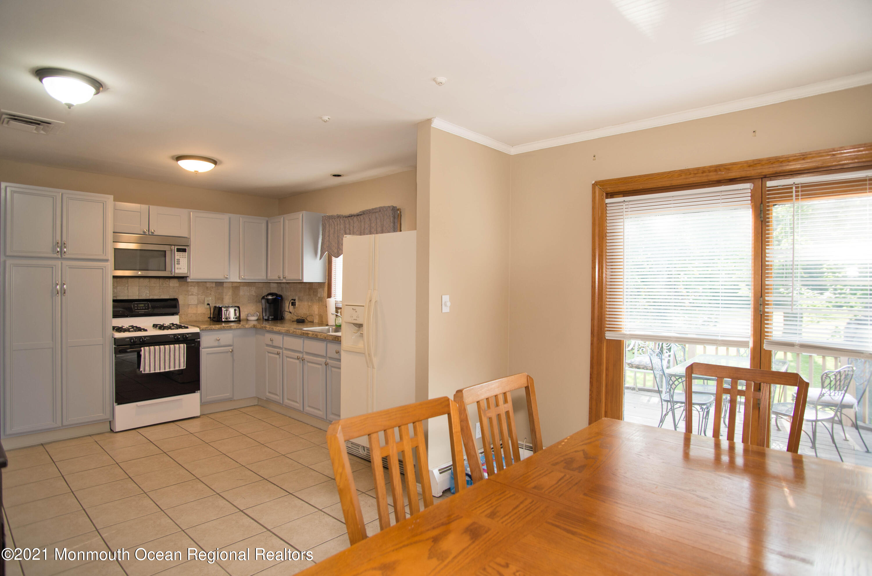 10 Glenmore Road Freehold, NJ 07728 - Photo 8 of 27 _RMJ1001 eat in kitchen