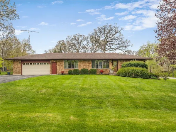 $249,900 | 632 Hickory Court, Lake Summerset, IL 61019