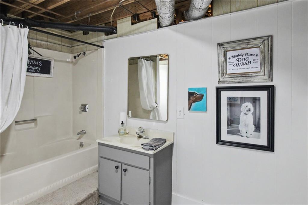 112 Maple Drive Cartersville, GA 30120 - Photo 100 of 105 a bathroom with a tub sink and mirror