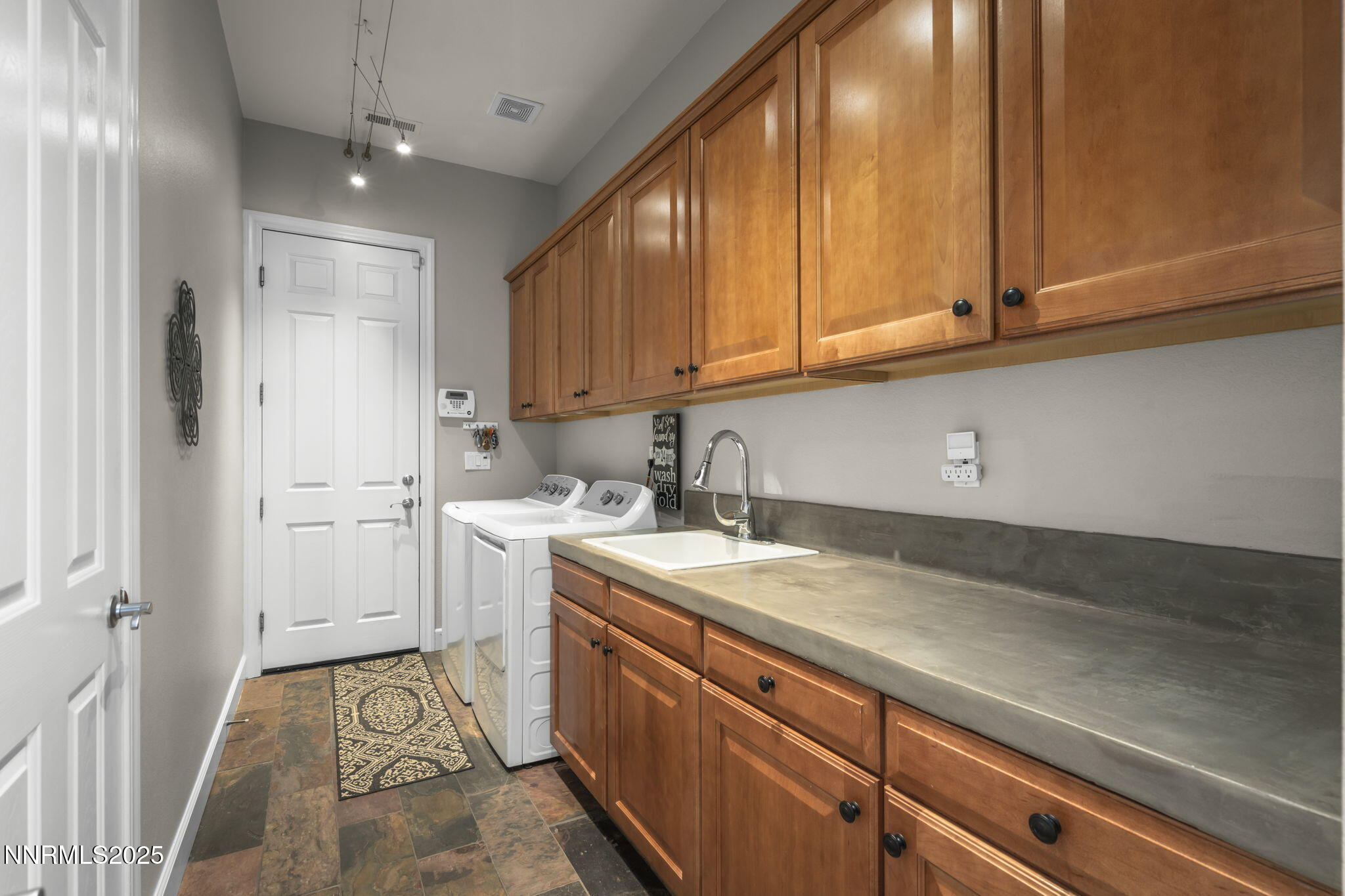 4560 Silian Court Sparks, NV 89436 - Photo 26 of 32 26-web-or-mls-_DSC6748