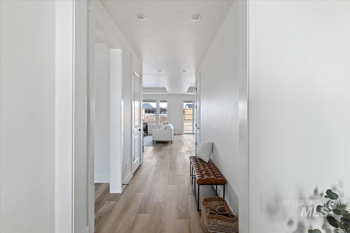 2527 East Cavern Drive Meridian, ID 83642 - Photo 3 of 41