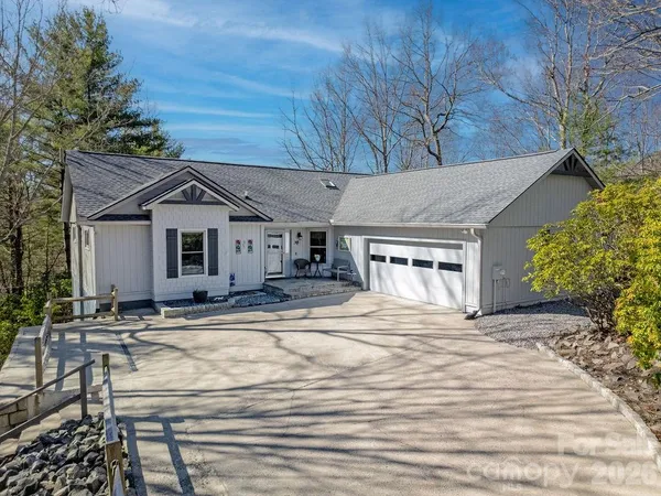 $755,000 | 552 Kanasgowa Drive, Brevard, NC 28712