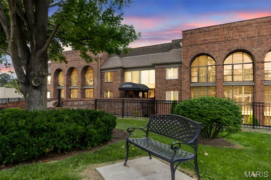 14300 East Conway Meadows Court, Unit 302 Chesterfield, MO 63017 - Photo 2 of 41