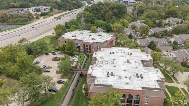 $410,000 | 14300 East Conway Meadows Court, Unit 302, Chesterfield, MO 63017