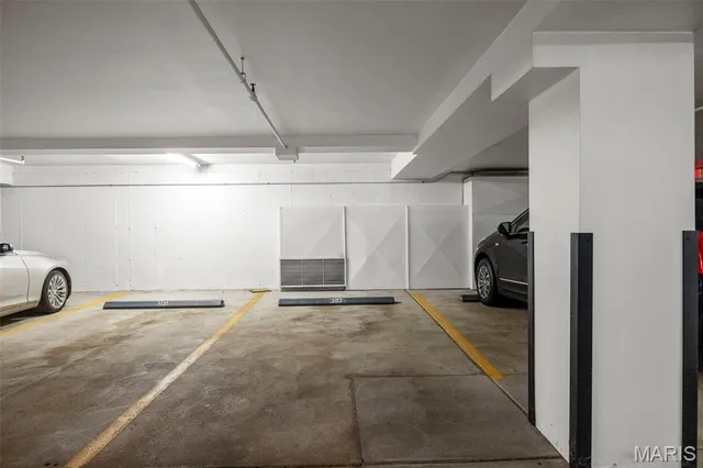 $410,000 | 14300 East Conway Meadows Court, Unit 302, Chesterfield, MO 63017