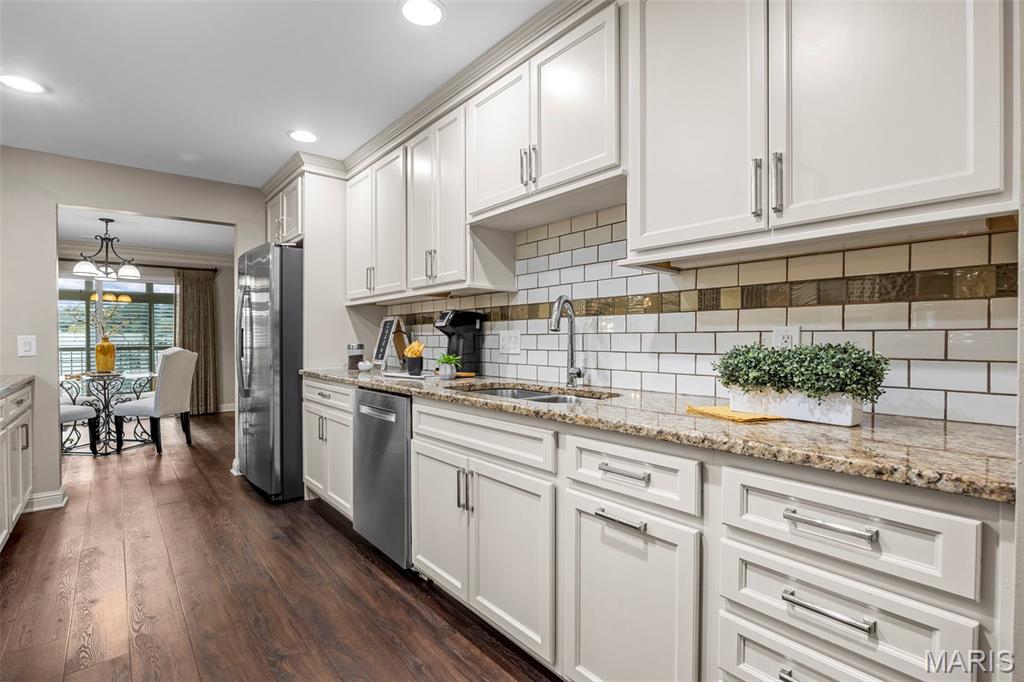 14300 East Conway Meadows Court, Unit 302 Chesterfield, MO 63017 - Photo 6 of 41