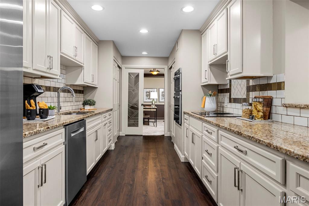 14300 East Conway Meadows Court, Unit 302 Chesterfield, MO 63017 - Photo 8 of 41