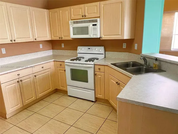 $4,650 | 11336 Northwest 47th Lane, Doral, FL 33178