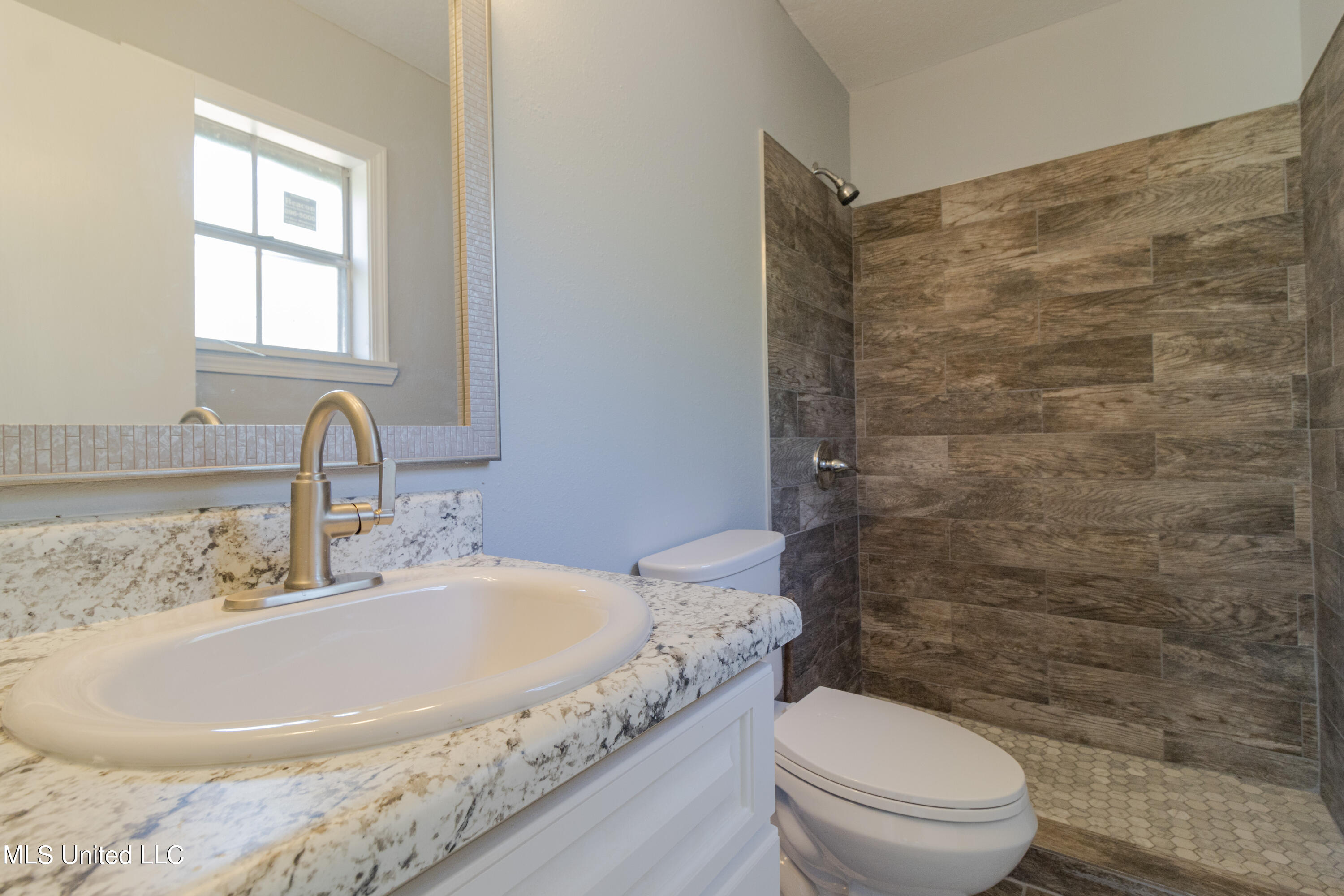 801 Hemlock Road Gulfport, MS 39503 - Photo 12 of 17 Primary Bath