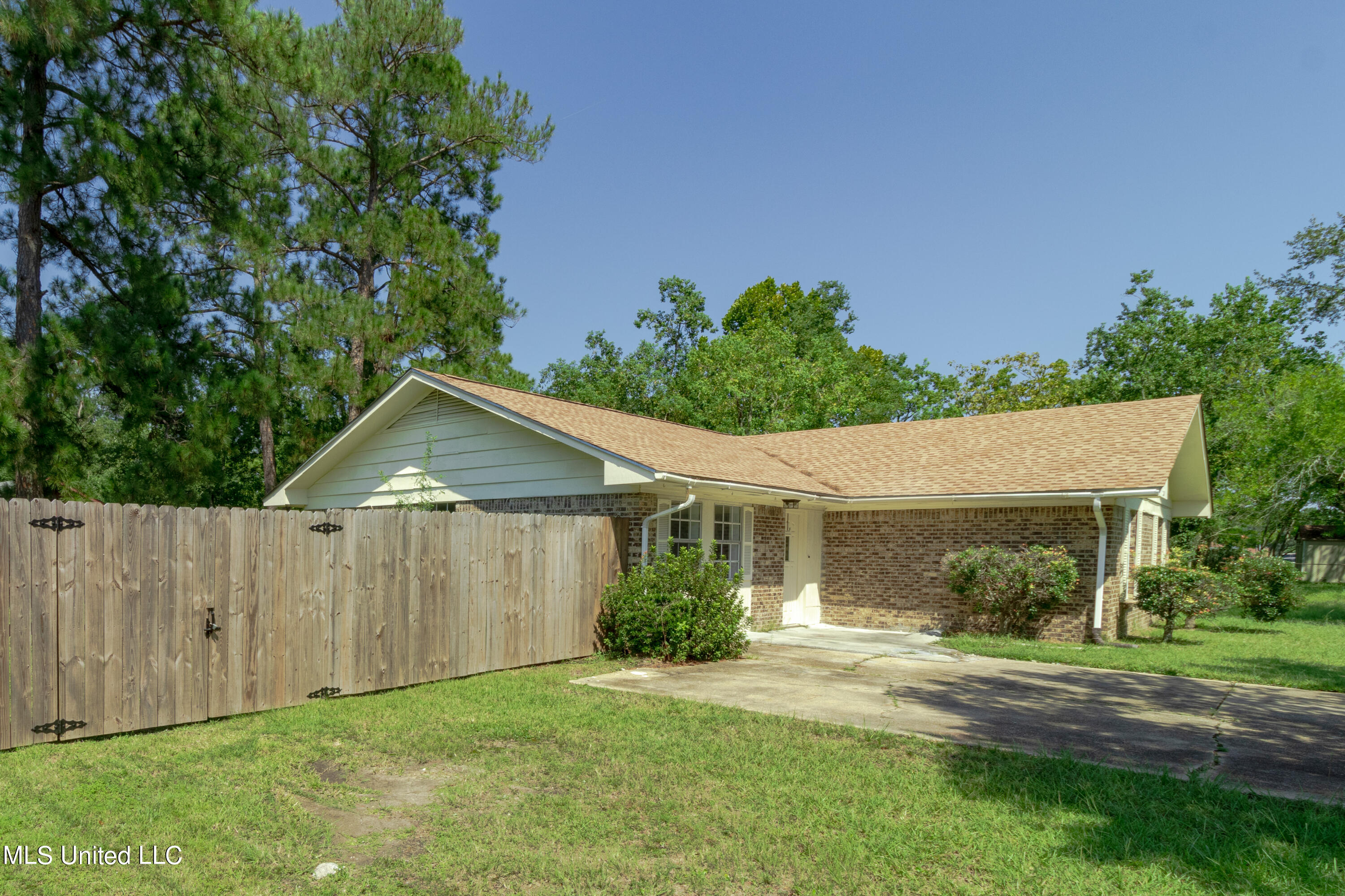 801 Hemlock Road Gulfport, MS 39503 - Photo 2 of 17 IMG_1507