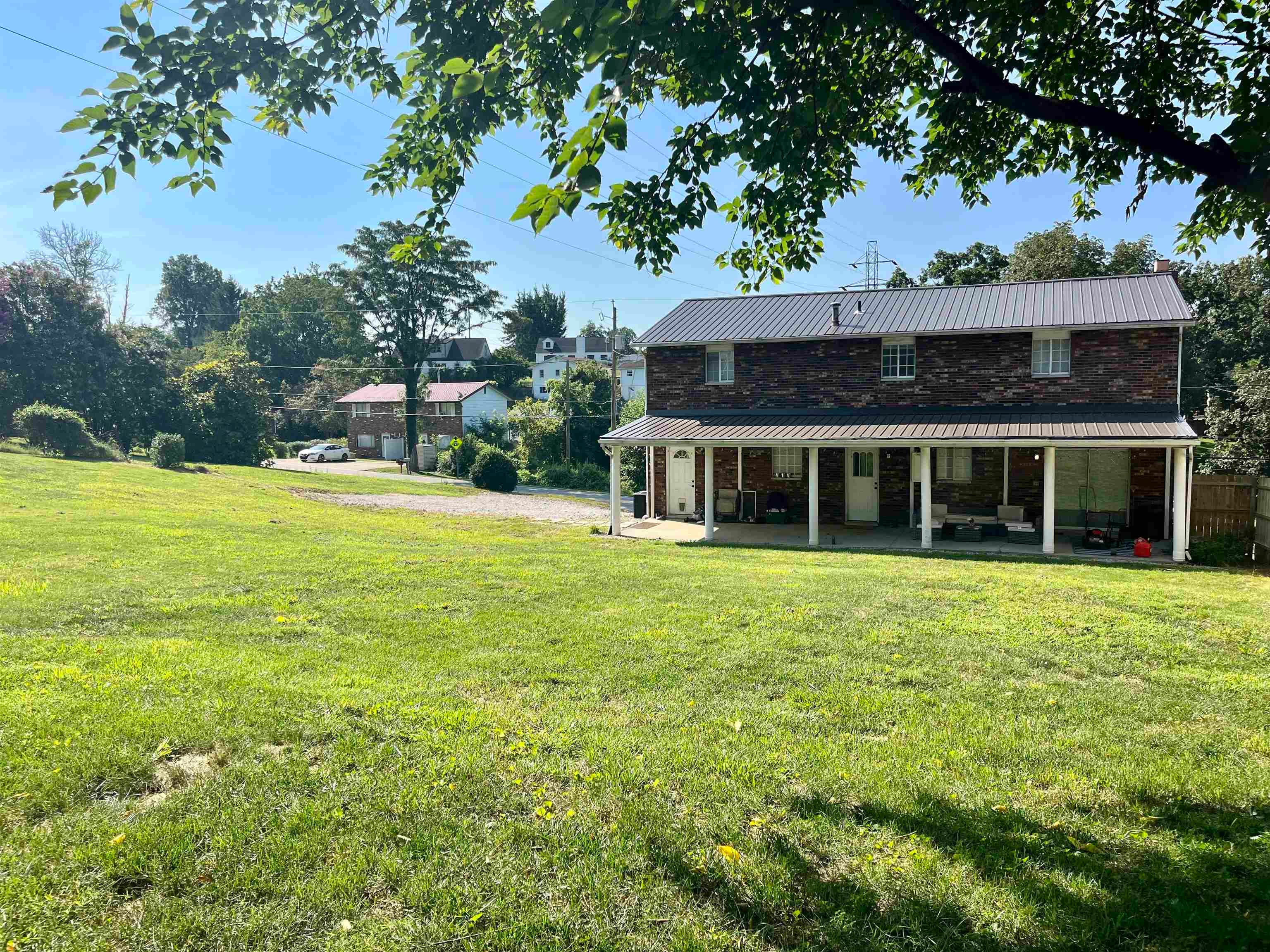 5010 West Pea Ridge Road Huntington, WV 25705 - Photo 4 of 29 Gallery Image 4