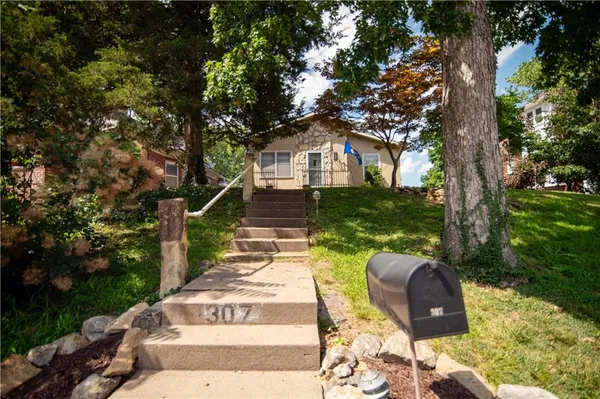 $211,000 | 307 Riley Street, Atchison, KS 66002