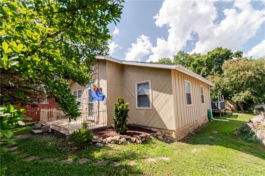 307 Riley Street Atchison, KS 66002 - Photo 6 of 60