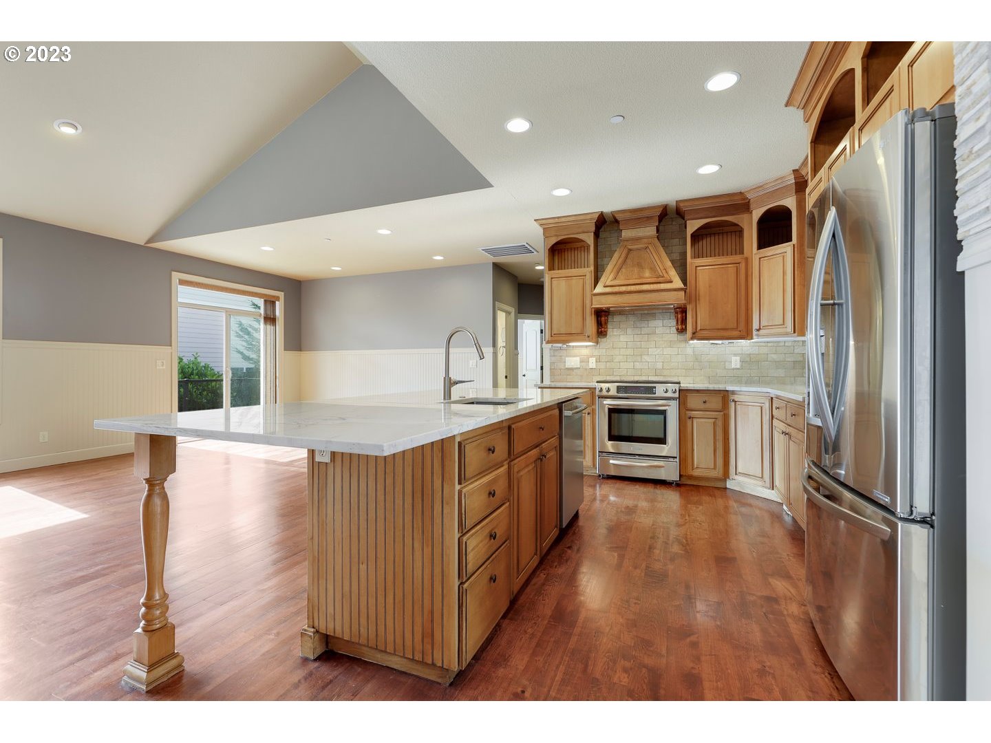 6136 Northwest Larkspur Street Camas, WA 98607 - Photo 9 of 40 a kitchen with stainless steel appliances granite countertop a sink a stove and a refrigerator